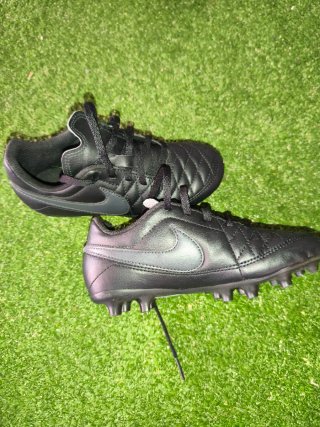Botas de fútbol NIKE niño negras TALLA 31,5 NUEVAS