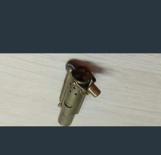 Encendedor de latón antiguo. 1° Guerra mundial