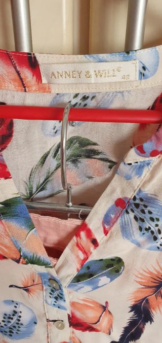 Conjunto camisa y pantalón estampado plumas
