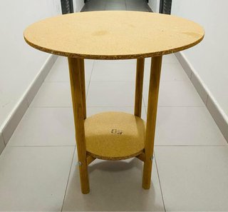 Tavolo rotondo in sughero e legno