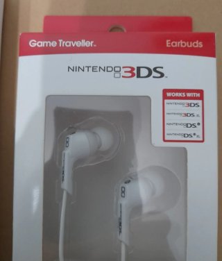 Offerta. Nuovo. Custodia e auricolari Nintendo 3DS