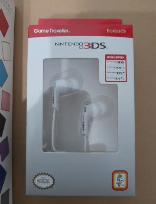 Offerta. Nuovo. Custodia e auricolari Nintendo 3DS