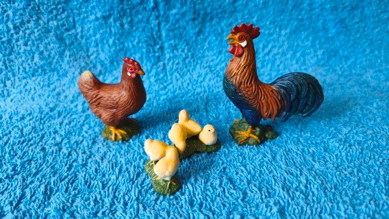 Familia de gallo, gallina y pollitos schleich