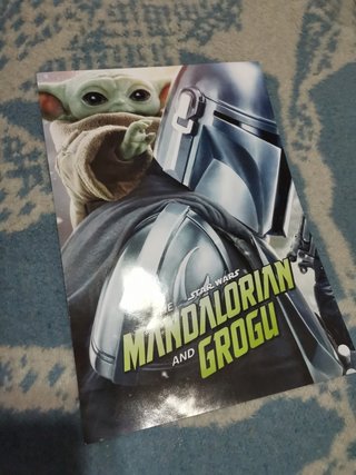Póster adhesivo Mandalorian y Grogu tamaño A4