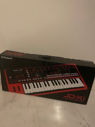 Roland JD-Xi Edición Limitada en rojo
