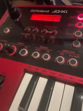 Roland JD-Xi Edición Limitada en rojo