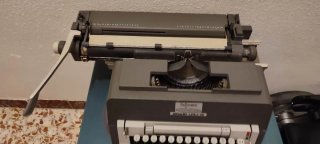 Máquina de escribir Olivetti Línea 98