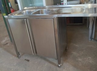 Fregadero doble acero con puertas y hueco 135 cms