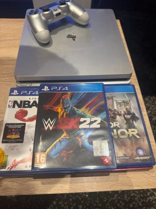 PS4 1 Tb Argento + 4 Giochi