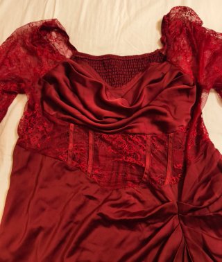 Elegante vestito in raso