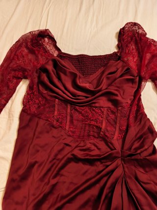 Elegante vestito in raso