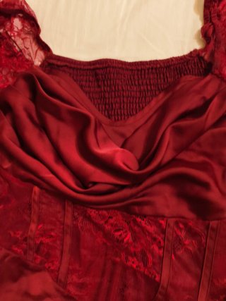 Elegante vestito in raso
