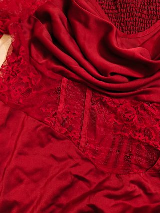 Elegante vestito in raso