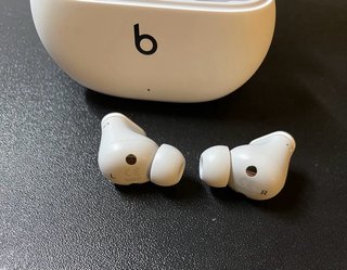 Beats Studio Buds Blancos