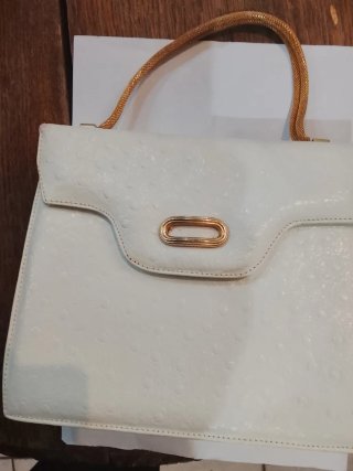 Borsa bianca in pelle effetto struzzo