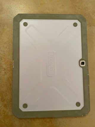 Tablet Samsung Tab 4 Blanca + Funda G-Shock Doetic