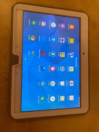 Tablet Samsung Tab 4 Blanca + Funda G-Shock Doetic