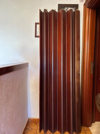 Puerta plegable de madera