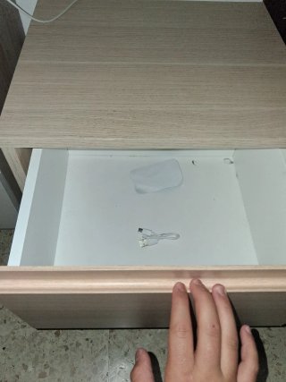 Comodino in legno beige