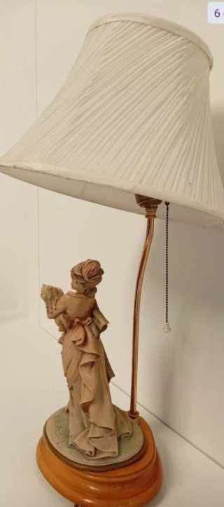 LAMPARA CAPODIMONTE ITALIANA PORCELANA MUJER PERRL