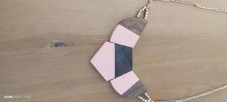 Collar de diseño geométrico