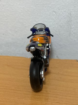 Miniatura moto collezione Repsol Honda di Rossi