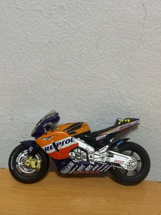 Miniatura moto collezione Repsol Honda di Rossi