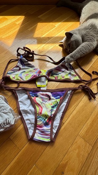 Bikini estampado multicolor y marrón