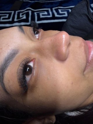 Ofrezco mis servicios de cejas pestañas