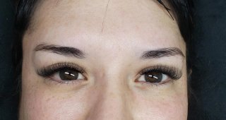 Ofrezco mis servicios de cejas pestañas
