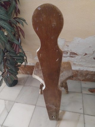 Silla antigua de madera única