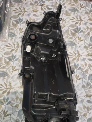 Faro derecho BI-LED Toyota Aqua/Prius original.