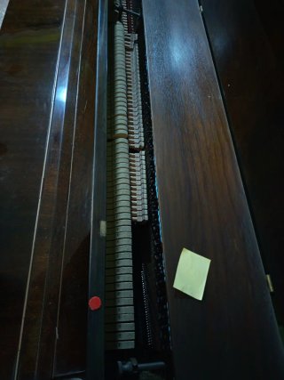 Piano vertical acústico Offberg M-105