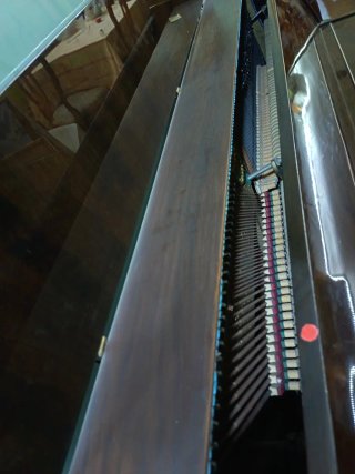 Piano vertical acústico Offberg M-105