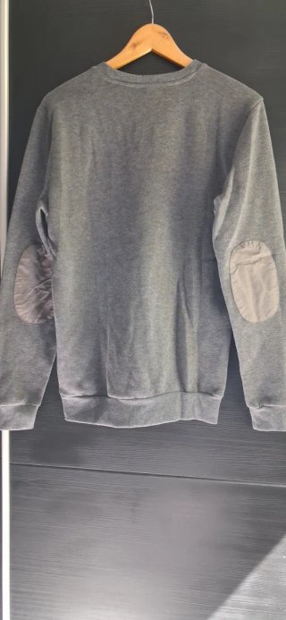 Jersey gris hombre cuello pico