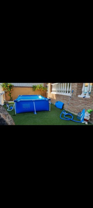 Piscina familiar azul