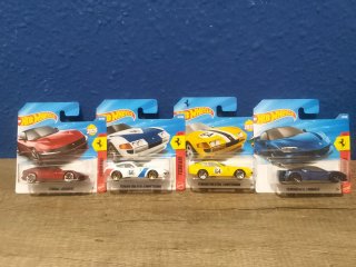 4 Auto Hot Wheels Ferrari