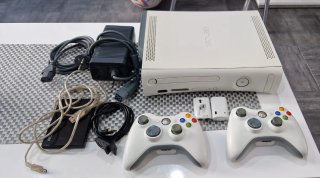 Xbox 360 Bianca con accessori, 2 controller