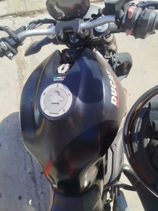 Ducati Monster 821 Negra