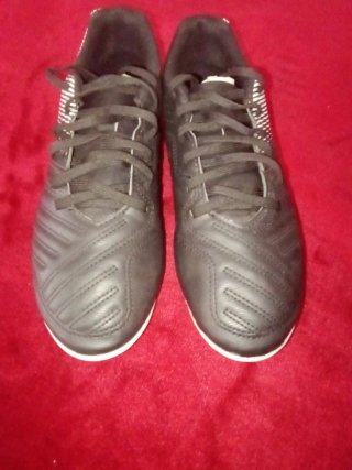 Botas de fútbol negras