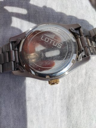 Reloj Lotus bicolor dorado y plateado