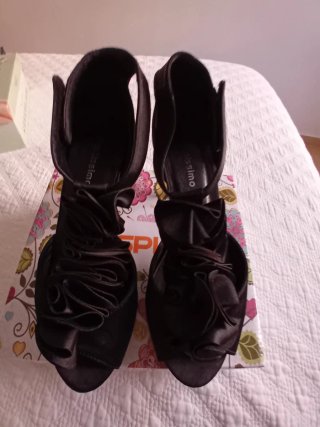 Sandalias Fastississimo Negras Flores Tela