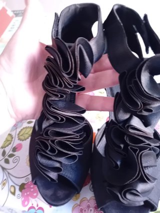 Sandalias Fastississimo Negras Flores Tela