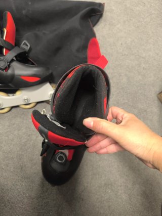 Patines en línea negros y rojos talla 34-36