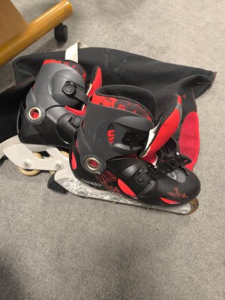 Patines en línea negros y rojos talla 34-36