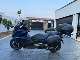Kymco AK 550