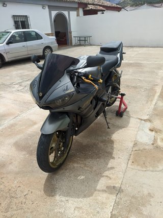 Yamaha R6 Sportbike Gris