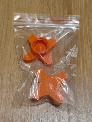 Tapones en cruz para tubos de silicona.