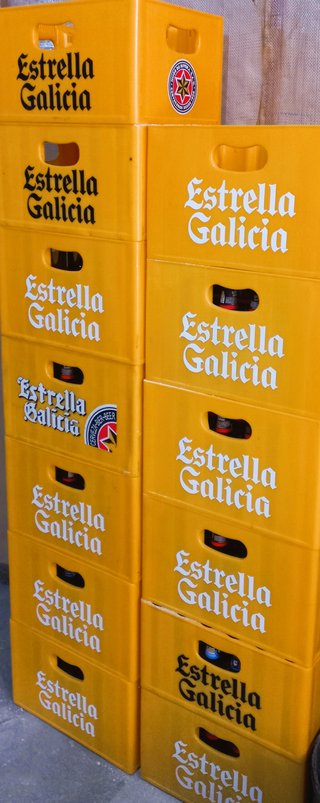 Scatole vuote per bottiglie Estrella Galicia