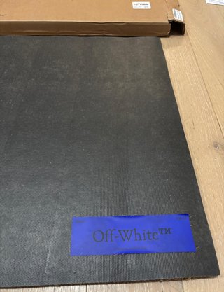 Tappeto Off-White Virgil Abloh™